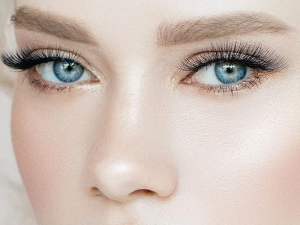 How to Remove Lash Extensions at Home