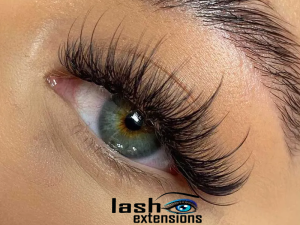 Natural Wispy Lash Extensions