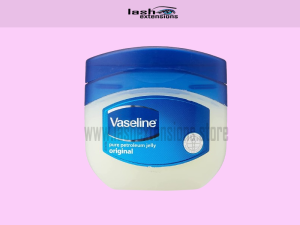 Does vaseline help your eyelashes grow​